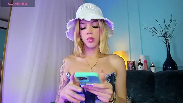 Snapshot of Courtney_gonet chatting on January 17, 2025, 3:23 am Courtney gonet online show from January 17, 2025, 3:23 am