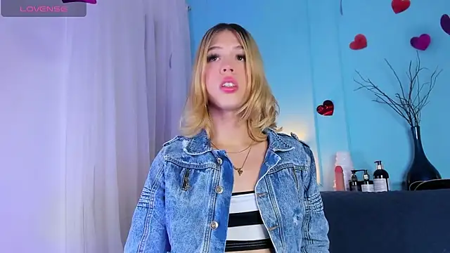 Snapshot of Courtney_gonet chatting on February 18, 2025, 3:53 am Courtney gonet online show from February 18, 2025, 3:53 am