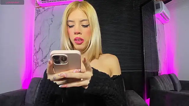 Courtney gonet online show from December 17, 2025, 12:55 pm