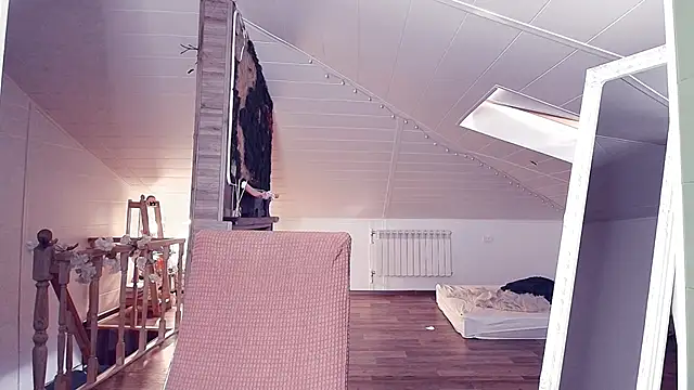 Snapshot of Meowroslava chatting on March 21, 2026, 10:42 am Meowroslava online show from March 21, 2026, 10:42 am