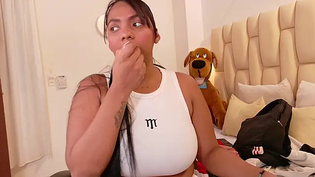 lia mariana online show from September 22, 2025, 2:35 am