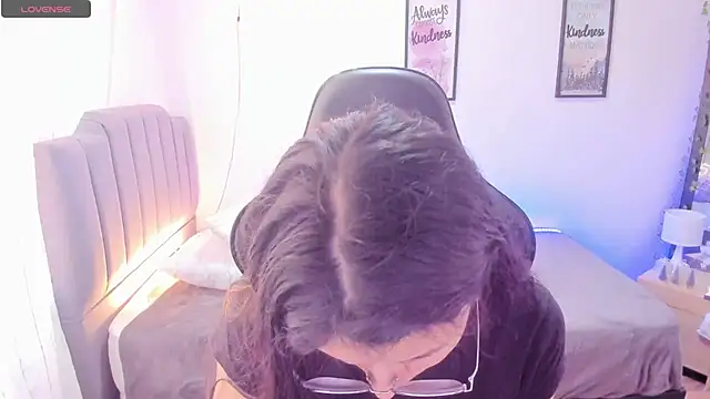 Amy joones online show from January 4, 2025, 1:53 pm