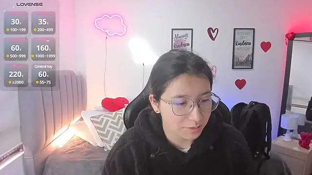 Amy joones online show from February 21, 2025, 1:33 pm