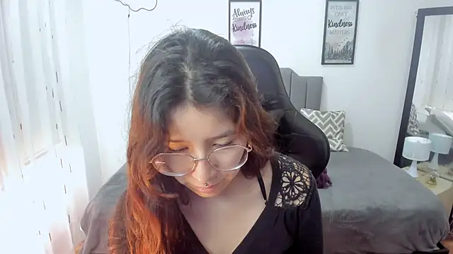 Amy joones online show from September 29, 2025, 12:54 pm