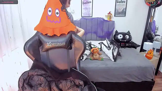 Amy joones online show from October 25, 2025, 1:07 pm