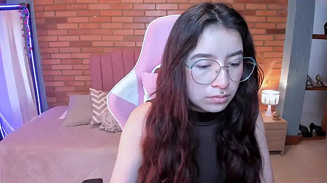 Amy joones online show from June 3, 2026, 11:46 am
