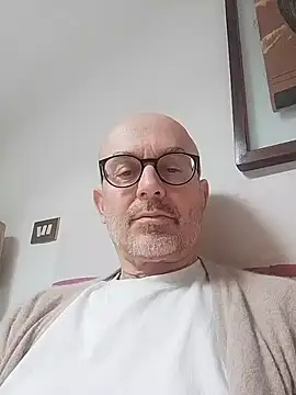 Snapshot of MadProfessor chatting on February 7, 2026, 1:04 pm MadProfessor online show from February 7, 2026, 1:04 pm