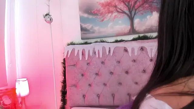 Julianaa Castro  online show from December 27, 2024, 2:54 pm