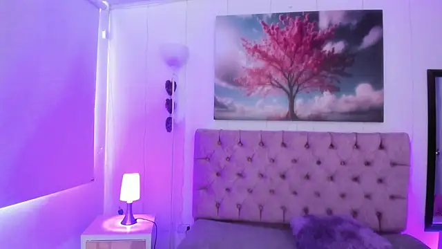 Julianaa Castro  online show from January 10, 2025, 5:56 pm