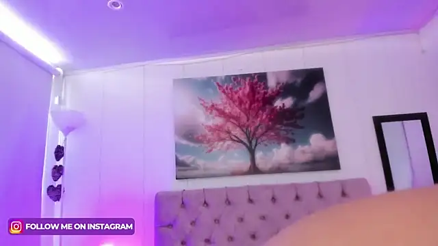 Julianaa Castro  online show from January 21, 2025, 6:02 pm