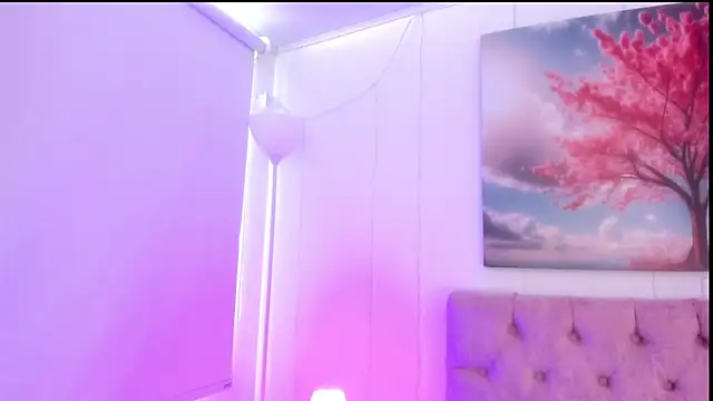 Julianaa Castro  online show from February 19, 2025, 2:55 pm