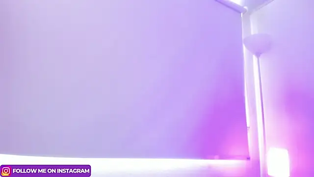 Julianaa Castro  online show from March 13, 2025, 2:55 pm