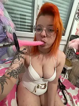 Snapshot of LaskaLeRoomba chatting on April 26, 2026, 9:23 pm LaskaLeRoomba online show from April 26, 2026, 9:23 pm