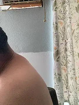 Snapshot of Miguel16i chatting on February 5, 2025, 6:37 pm Miguel16i online show from February 5, 2025, 6:37 pm