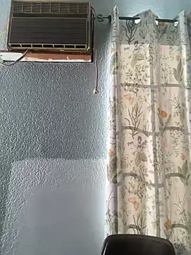 Snapshot of Miguel16i chatting on February 25, 2025, 11:22 pm Miguel16i online show from February 25, 2025, 11:22 pm