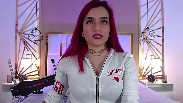 valeriee millerr  online show from February 7, 2025, 6:24 pm