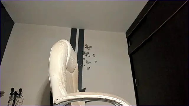 CandyLatinHott online show from October 10, 2025, 9:58 pm