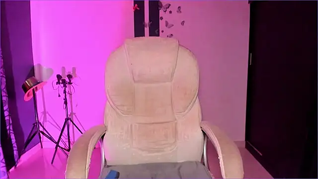 CandyLatinHott online show from October 12, 2025, 9:14 pm