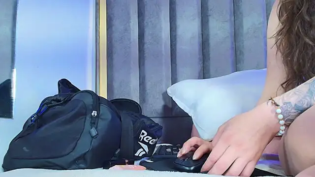 Eda Bonne online show from November 29, 2025, 12:41 pm