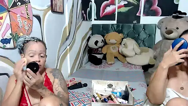 manzanahot9 online show from October 6, 2025, 7:11 pm