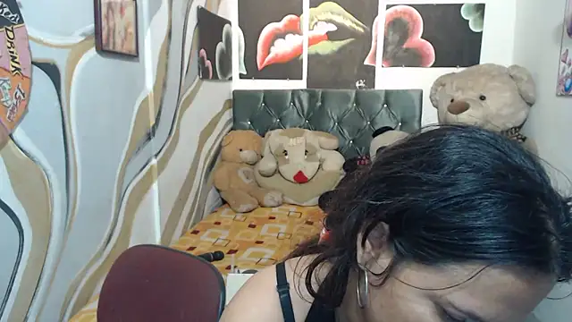 manzanahot9 online show from December 3, 2025, 10:30 pm