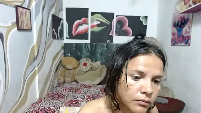 Snapshot of manzanahot9 chatting on March 24, 2026, 12:32 pm manzanahot9 online show from March 24, 2026, 12:32 pm