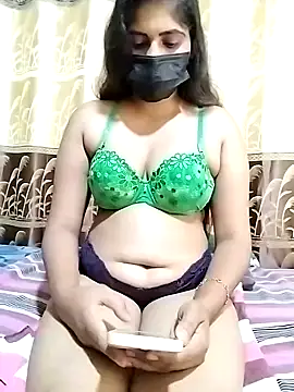 Snapshot of SLZAARA chatting on December 22, 2024, 4:48 pm SLZAARA online show from December 22, 2024, 4:48 pm