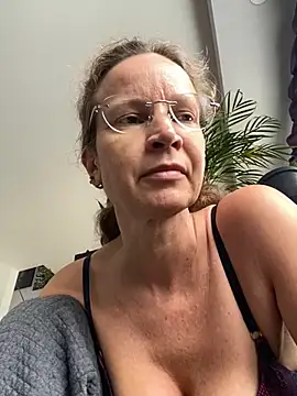 Snapshot of AnnikaRose chatting on September 17, 2025, 11:23 am AnnikaRose online show from September 17, 2025, 11:23 am