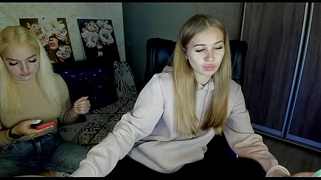  NigoNika online show from October 10, 2025, 12:59 pm