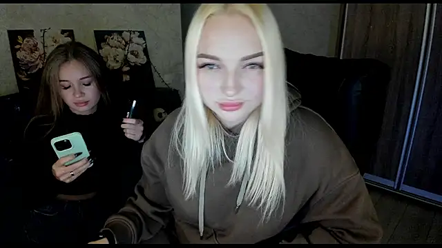  NigoNika online show from October 23, 2025, 9:02 pm