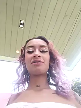 Snapshot of Rob_and_lizzy chatting on December 4, 2024, 6:06 pm Rob and lizzy online show from December 4, 2024, 6:06 pm