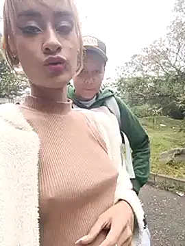 Snapshot of Rob_and_lizzy chatting on February 5, 2025, 1:00 pm Rob and lizzy online show from February 5, 2025, 1:00 pm