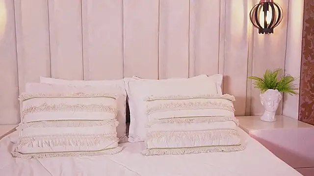 bonniekim  online show from September 22, 2025, 10:56 pm