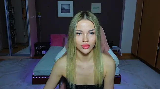 EmmyMills online show from January 19, 2025, 8:51 pm