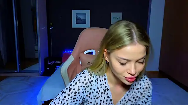 EmmyMills online show from March 17, 2025, 9:34 pm