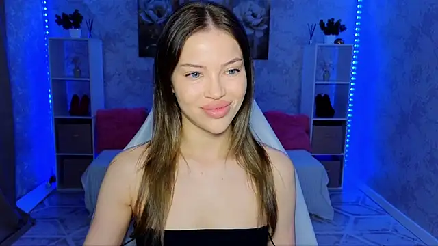 EmmyMills online show from June 5, 2026, 9:20 pm