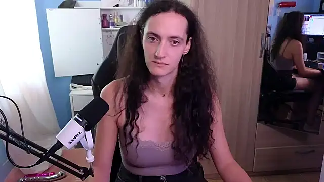 MemiKouki online show from September 22, 2025, 4:09 pm