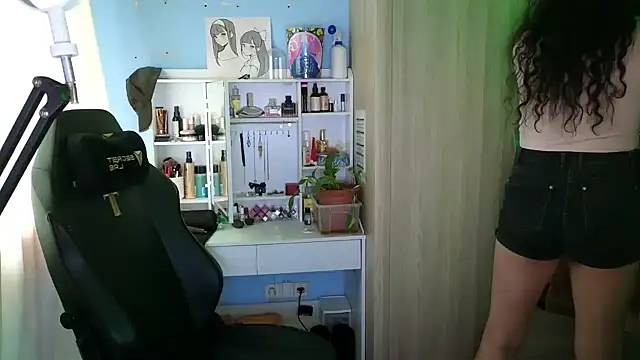 MemiKouki online show from October 14, 2025, 3:13 pm