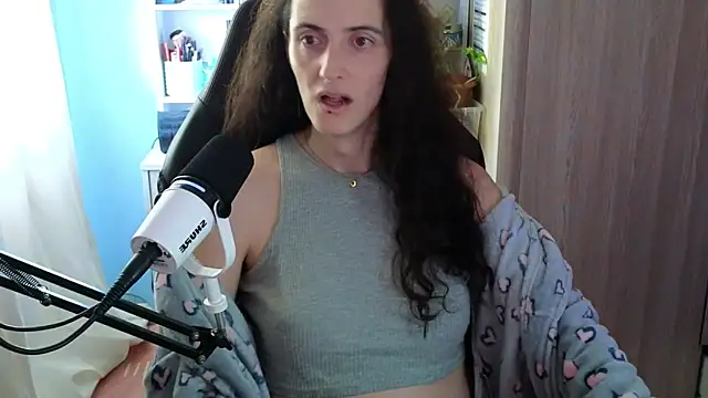 MemiKouki online show from October 30, 2025, 3:35 pm