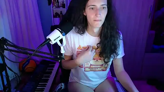 MemiKouki online show from November 28, 2025, 5:37 pm