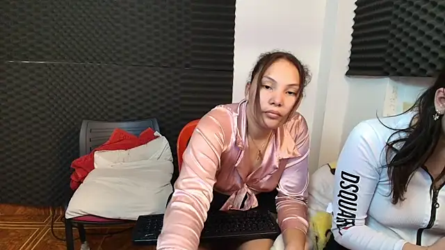 dannamomcerrat online show from December 10, 2024, 4:45 am