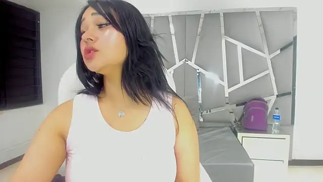 Snapshot of Catherinee69_x chatting on January 11, 2025, 2:30 am Catherinee69 x online show from January 11, 2025, 2:30 am