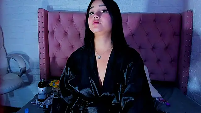 Snapshot of Catherinee69_x chatting on January 14, 2025, 9:35 am Catherinee69 x online show from January 14, 2025, 9:35 am