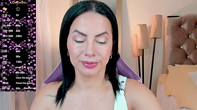 veronika naughty online show from October 9, 2025, 2:04 pm