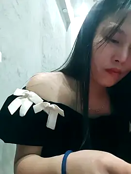 Snapshot of Lien-Yeu chatting on February 18, 2025, 5:53 am Lien-Yeu online show from February 18, 2025, 5:53 am