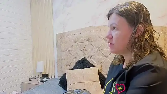 charlotte  G online show from November 7, 2025, 11:21 am