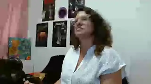 charlotte  G online show from December 22, 2025, 6:49 pm