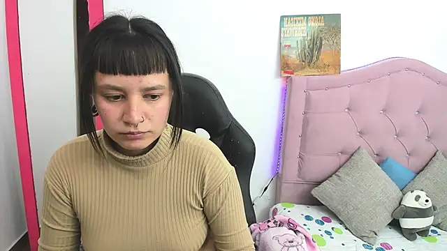 Katalina novoa online show from February 11, 2025, 9:56 pm