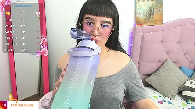 Katalina novoa online show from March 3, 2025, 2:47 am