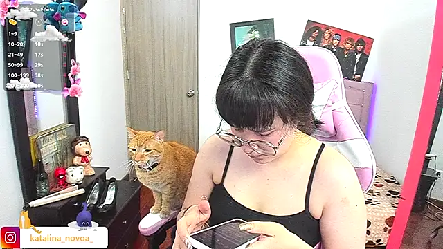 Katalina novoa online show from December 15, 2025, 4:50 am